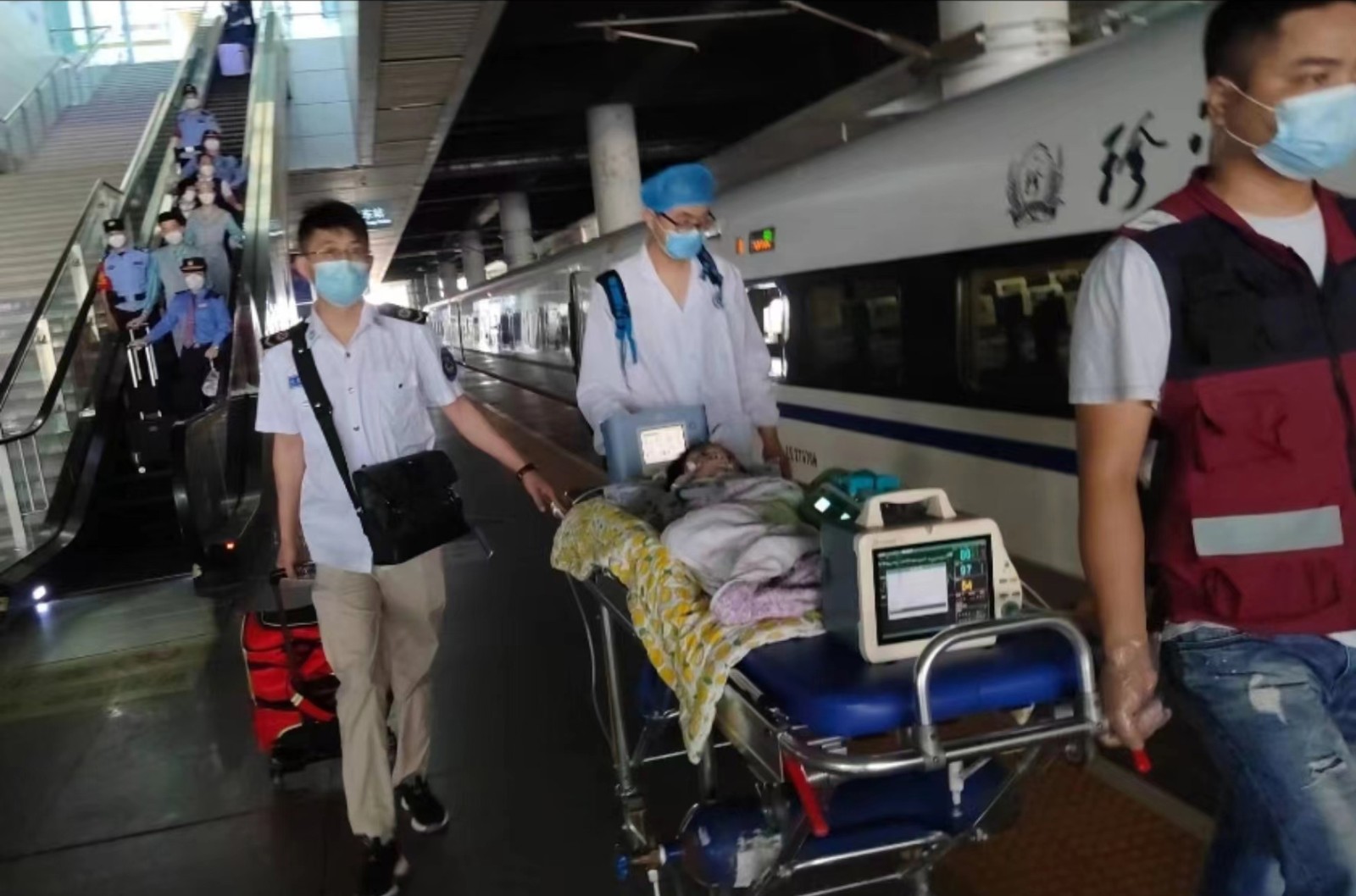 和曲县高铁转运公司